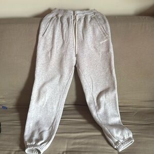 Women’s light gray sweatpant